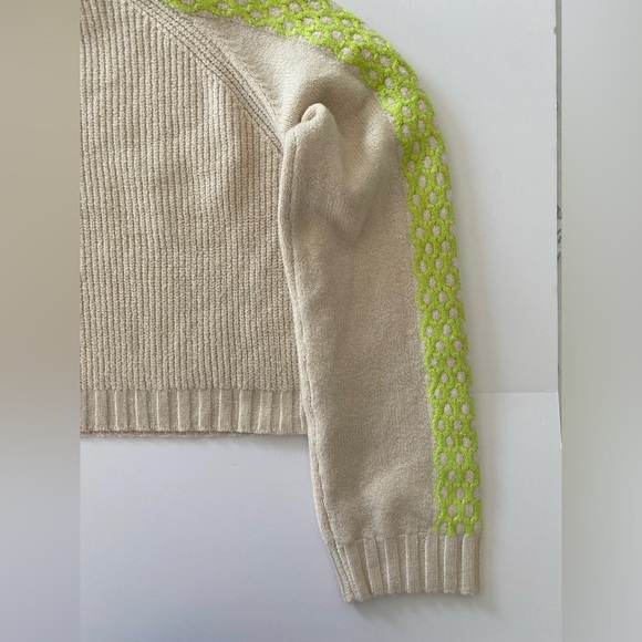NWT‎ Wild Fable Womens Cropped Sweater Size Small Cream Floresent Green Stripe - Picture 8 of 11